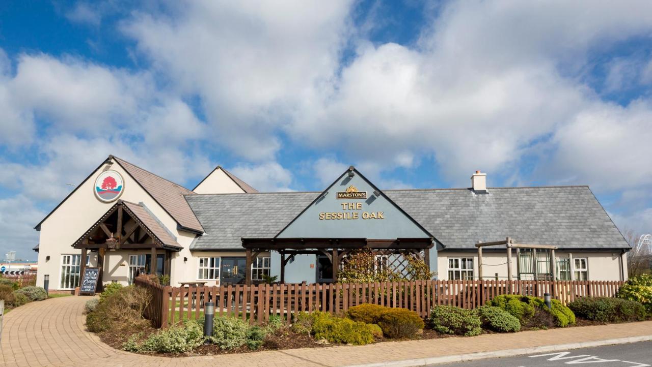 Sessile Oak, Llanelli By Marston'S Inns Exterior foto